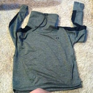 WOMANS UNDERARMOUR SWEAT TOP LONG SLEEVE MED.